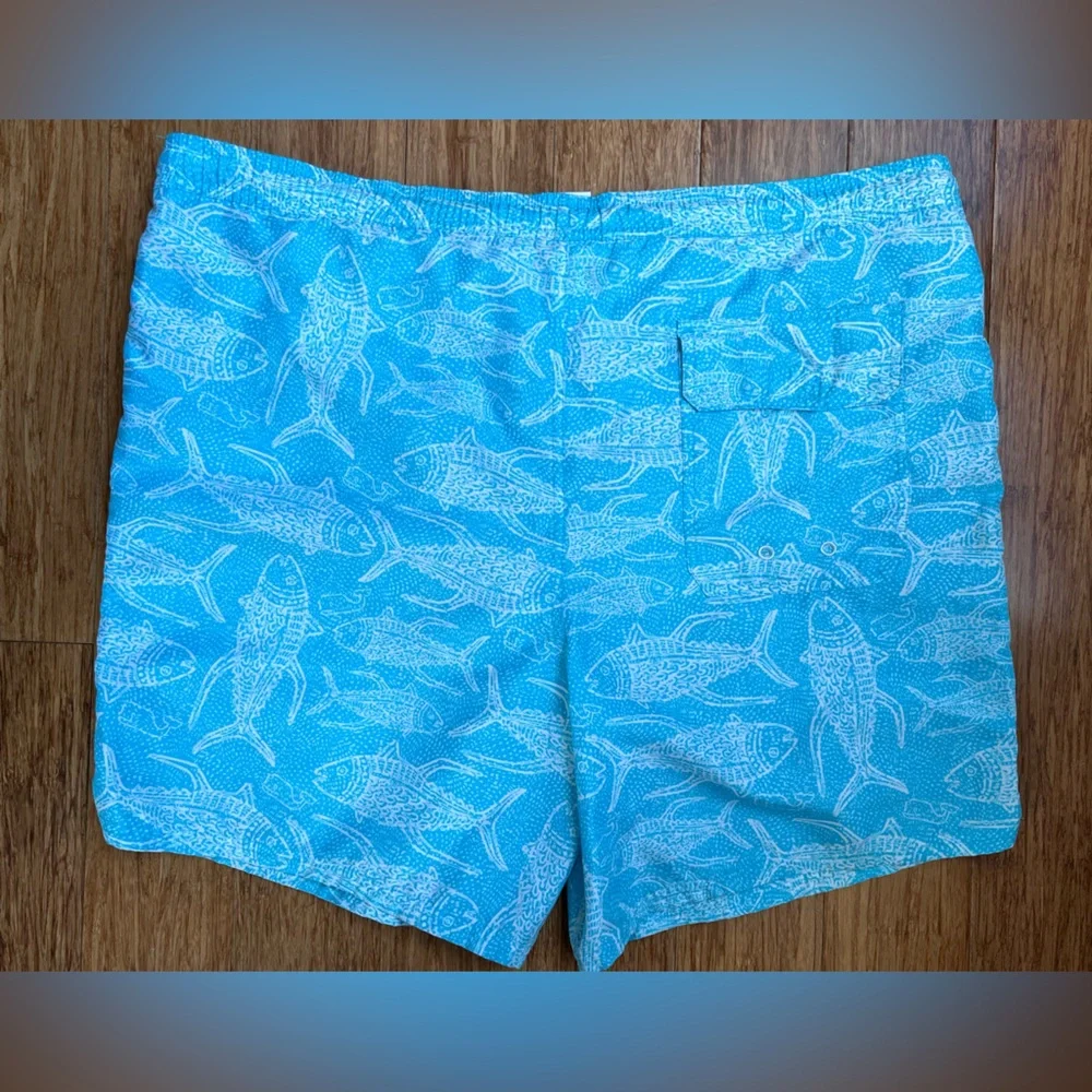 Mens Vineyard Vines Swim Trunks size large. 1188